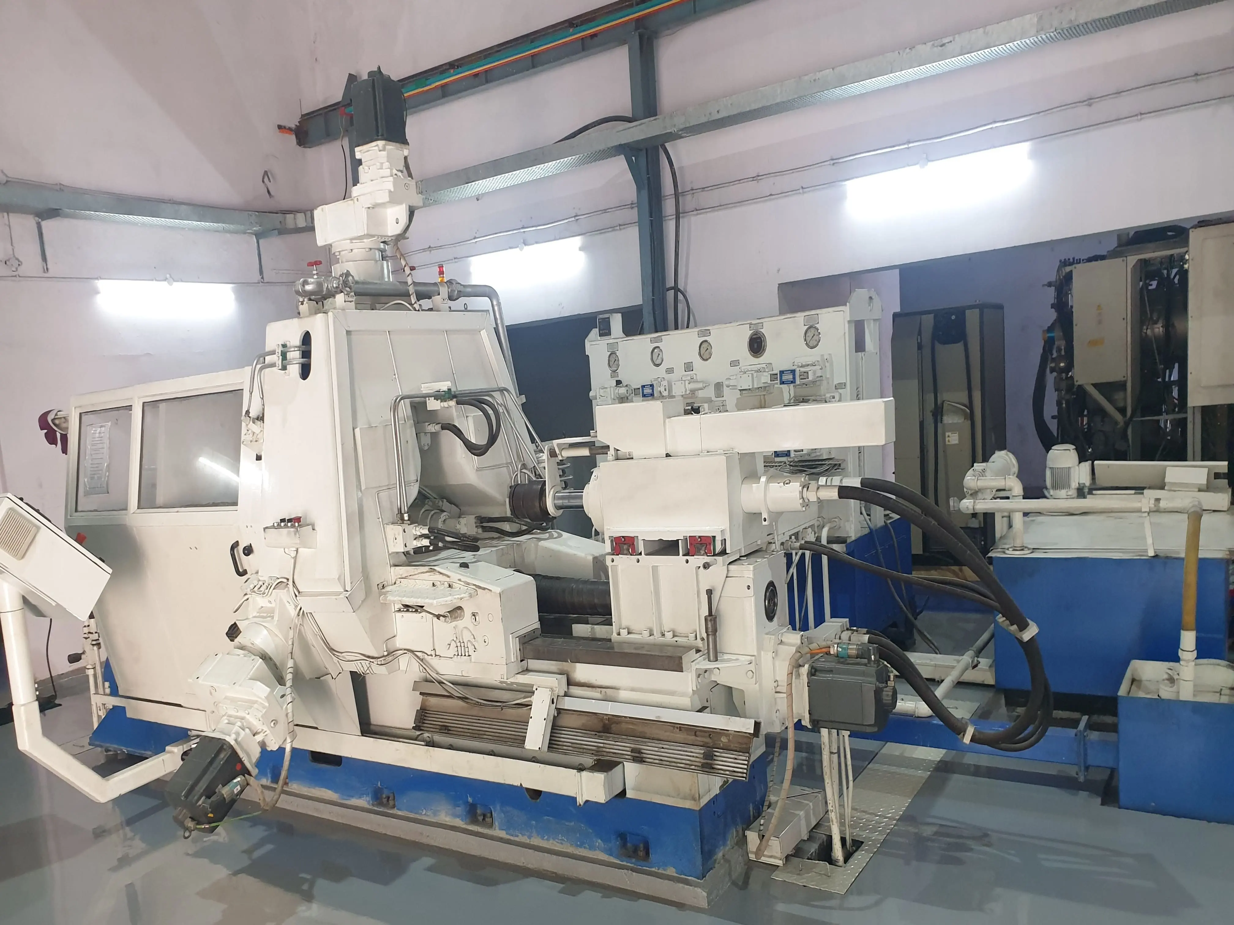 3 Roller CNC Flow Forming Machine